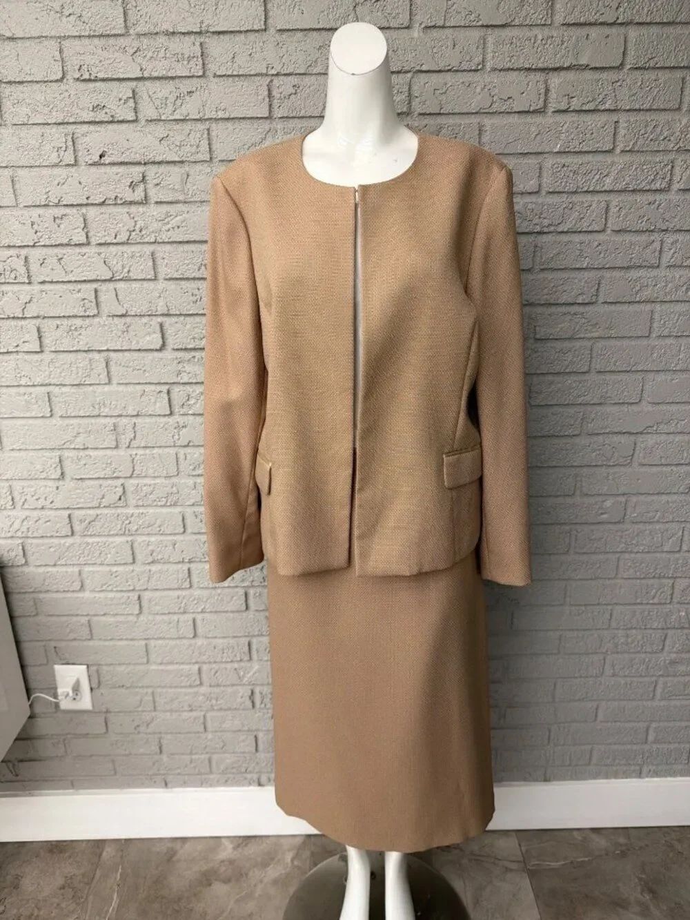 Preston & York Women's 2PCS Collarless Jacket Skirt Suit Size 18